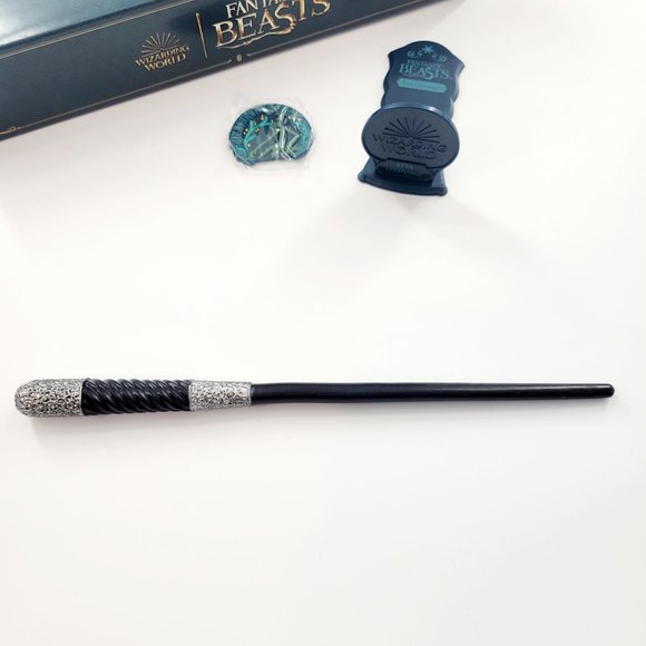 Fantastic Beasts Mystery Wand Magical Creatures Leta Lestrange w/ Bowtruckle #2 - Picture 2 of 12